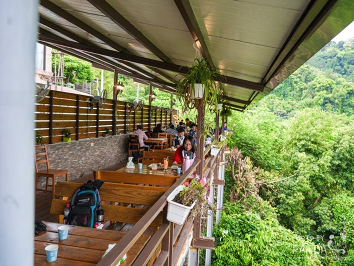 角板山最美視角在這！暴紅「祕境咖啡廳」美拍到手軟，坐擁180度山景第一排