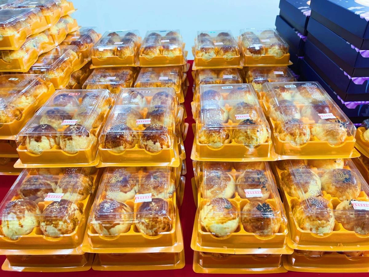中秋搶購預備備！全台６大最強蛋黃酥：百年歷史、熱賣上千盒、爆餡菠蘿酥皮