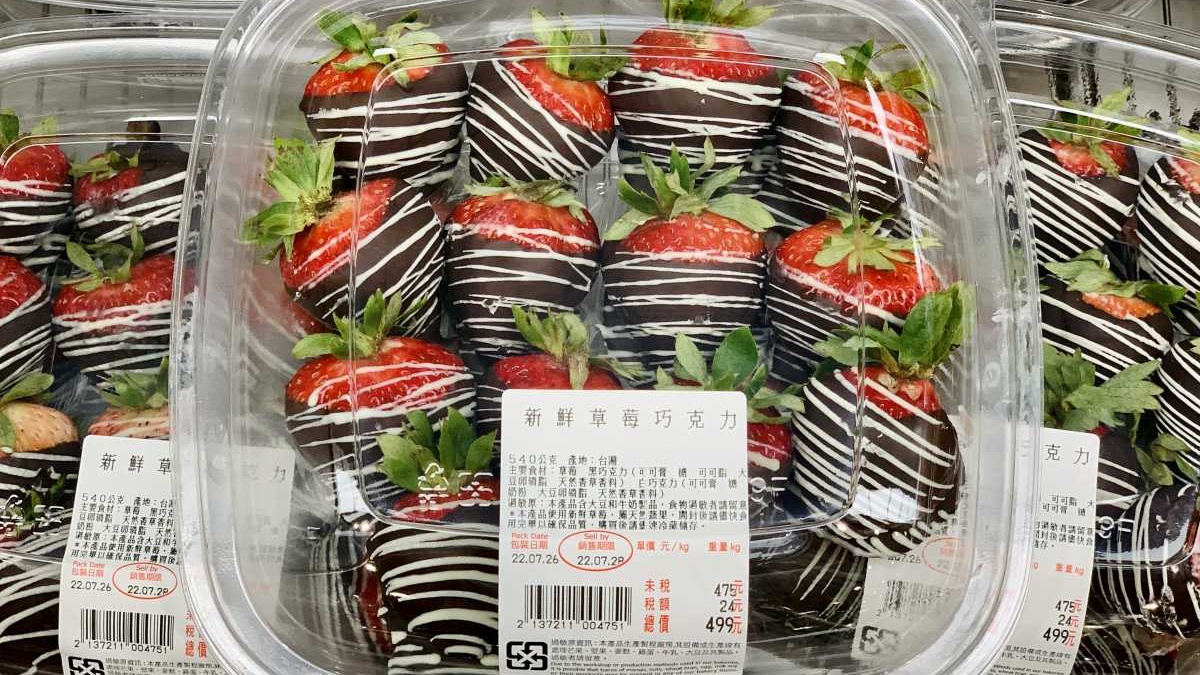 比GODIVA還便宜！好市多「新鮮草莓巧克力」上架，67%黑巧克力＋酸甜草莓