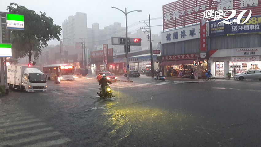 雙颱共舞！挾雨彈連炸3天 這兩日雨勢最猛烈、趨緩時間曝