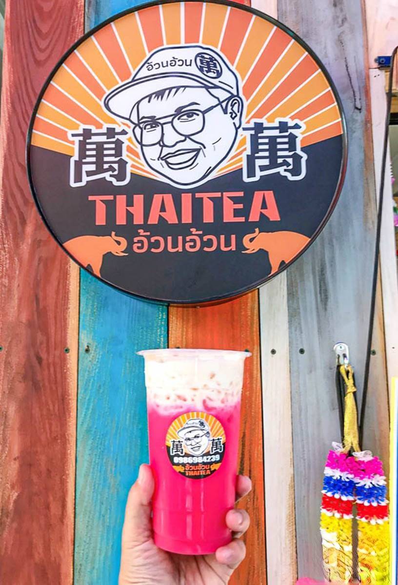「台北最夯泰奶」搬到高雄！合掌屋造型攤位超接地氣，快挑戰13分道地泰國甜