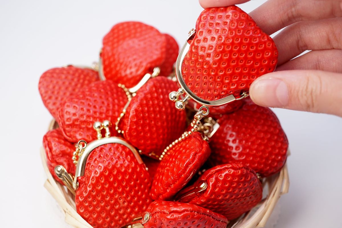日本超夯「水果擬真包」獨家直送！草莓、哈密瓜神還原，還有圓滾滾水蜜桃
