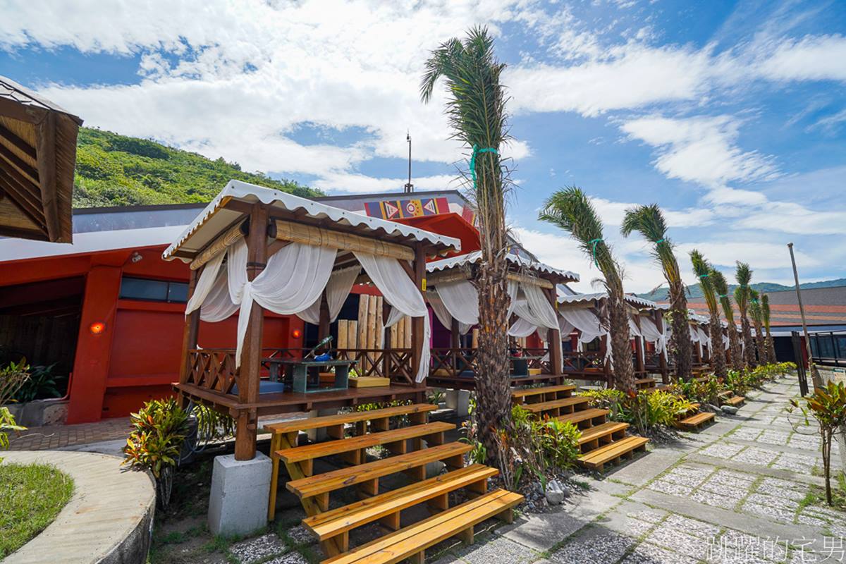 花蓮海景第一排！海水浴場​​​​​​​化身峇里島餐廳，打卡必拍發呆亭、夢幻花圈