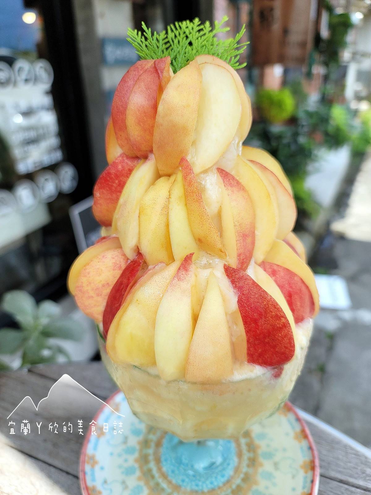 疊滿12顆水蜜桃！宜蘭最狂「３層水蜜桃冰沙」想喝先預約，只賣到８月底快衝
