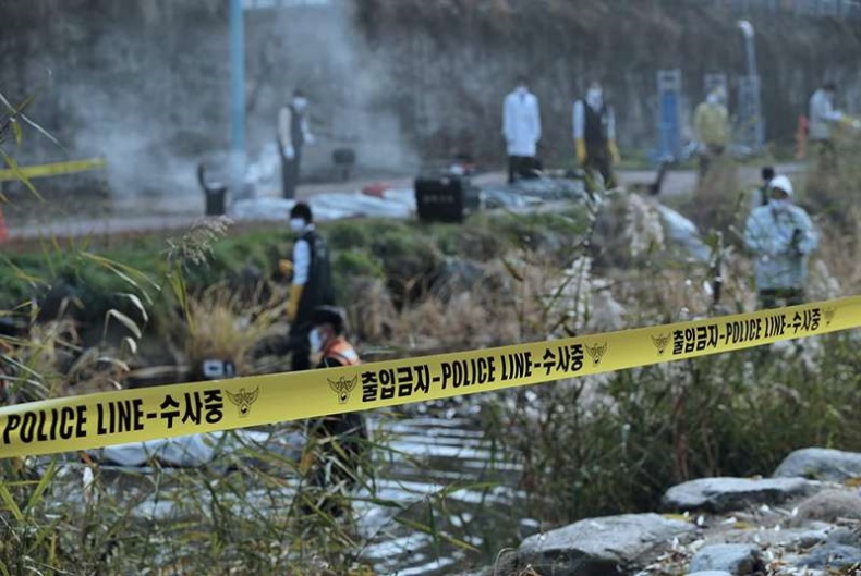 緊張指數破表！10部「韓國災難片」推薦：《緊急迫降》、《屍速列車》揭開人性黑暗面