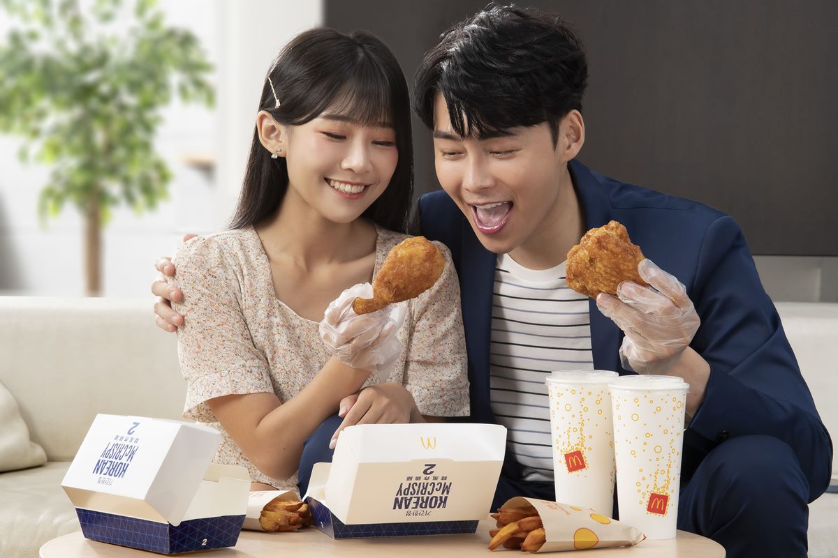 麥當勞最新韓式炸雞腿、焙茶冰炫風開賣！還有宵夜折扣、雞塊買一送一好康