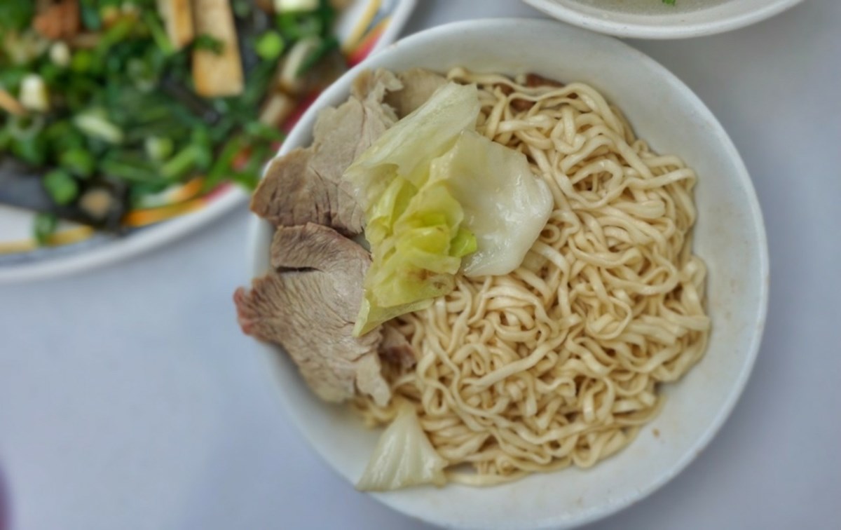 不只國華街！台南友愛街５家人氣美食：74年肉粽、濃郁抹茶薏仁湯、爆餡蛋堡