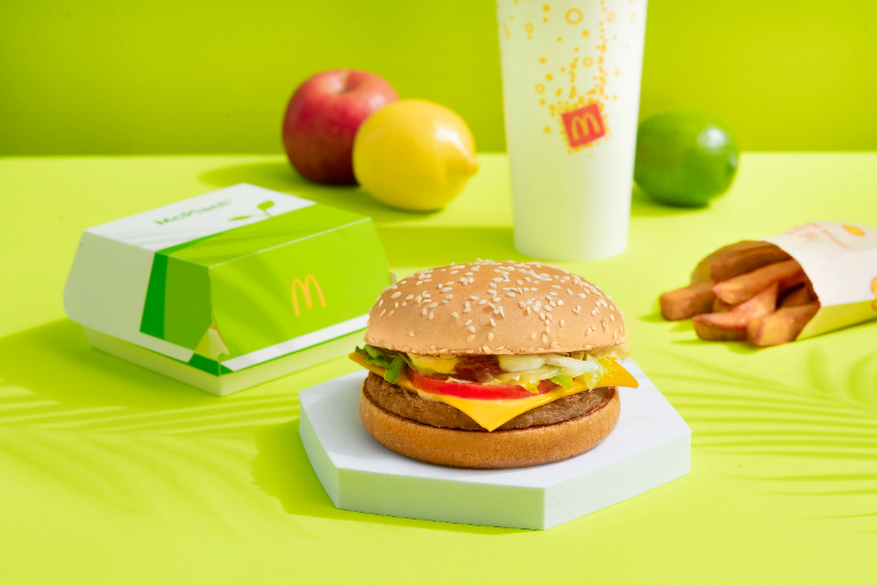 麥當勞史上第一顆「綠色漢堡」極限量開賣！肯德基推「＋1元多一件」爽吃蛋撻、炸雞