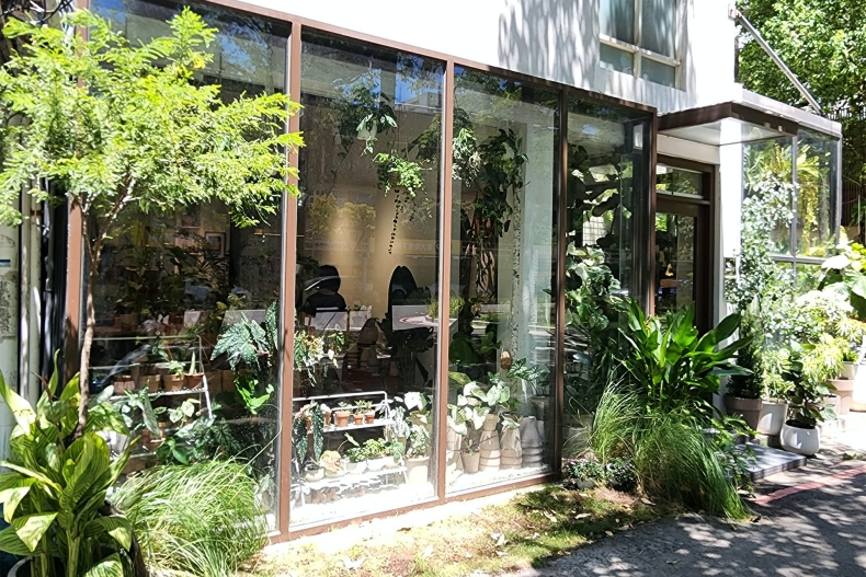 全台8家療癒系植物店推薦：台北「有肉」南歐街景、台中「酉」圓弧玻璃溫室