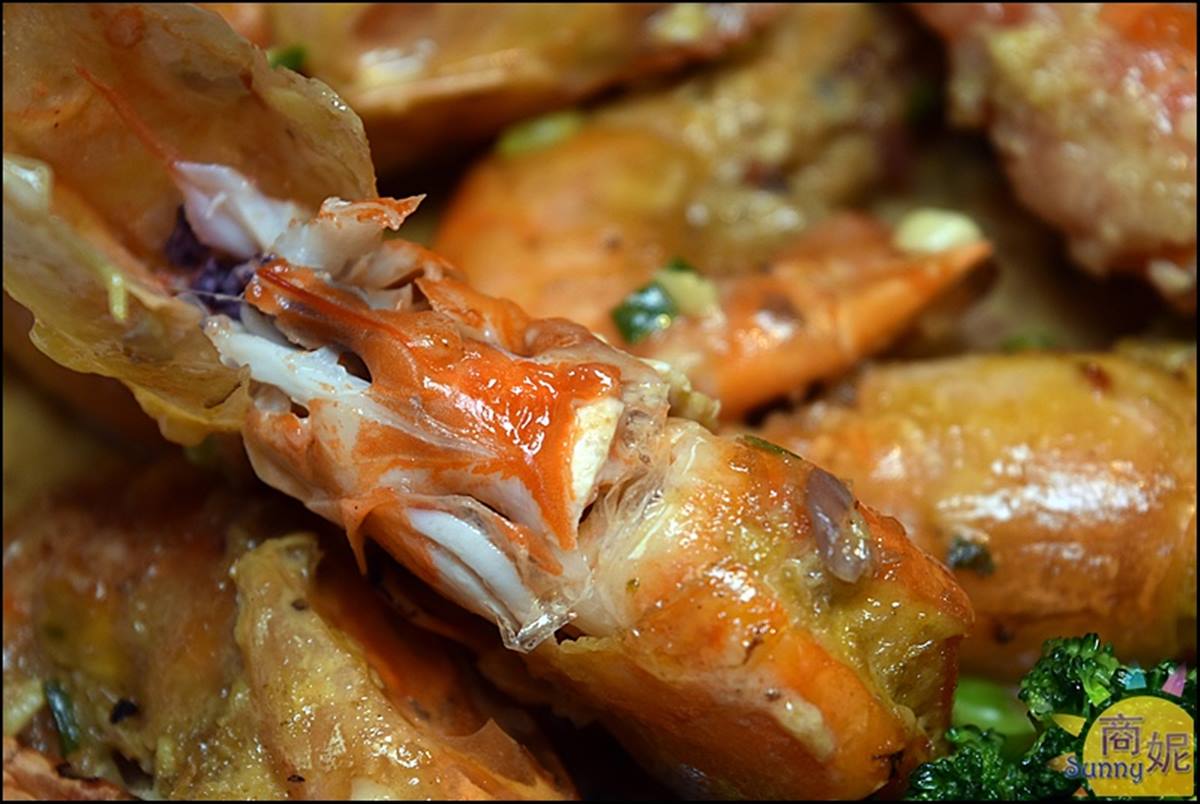 營業到凌晨！台中海鮮餐廳附設「釣蝦場＋KTV」，爽嗑活蝦料理、限量一鵝三吃