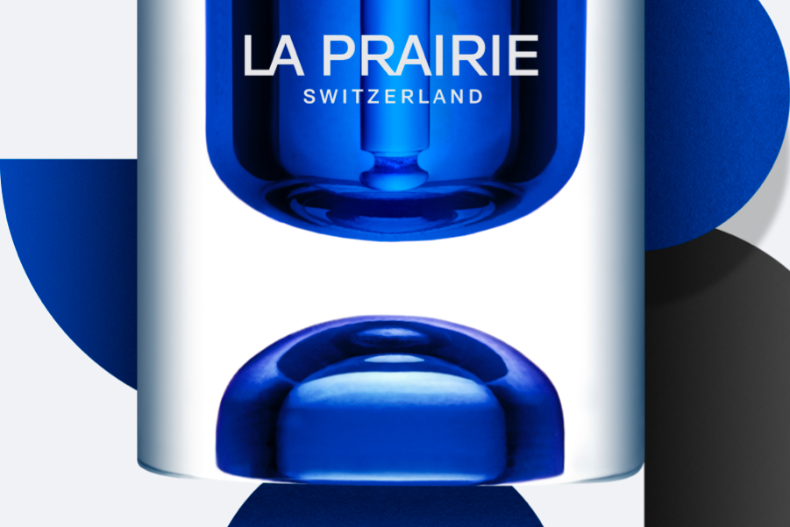 ▲將功效卓越的配方深藏於靜謐標誌性的鈷藍色玻璃瓶中
