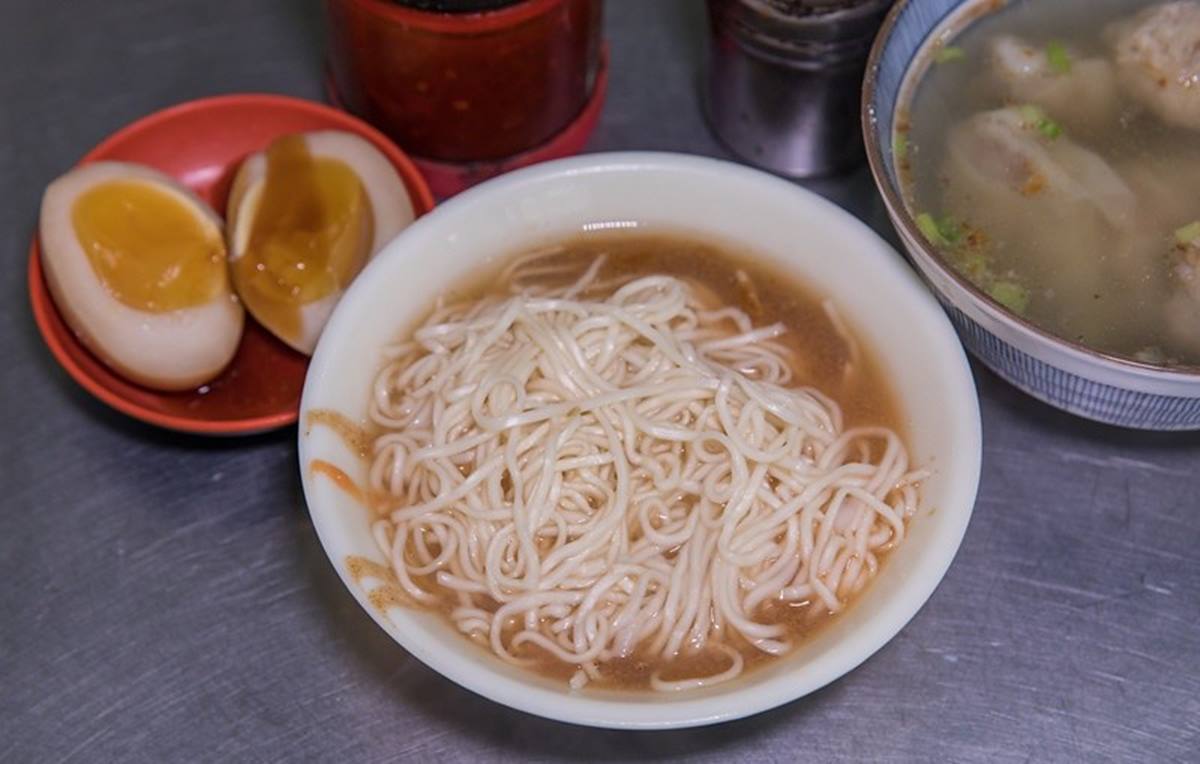 飄香70年小吃！宜蘭「濃稠麻醬麵」３分鐘就完食，魚丸餛飩湯餡料扎實