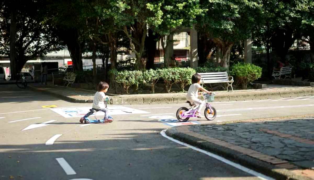 縮小版駕訓場！新北「交通主題公園」神複製，迷你加油站、洗車場小孩玩瘋（中獎名單已公布）