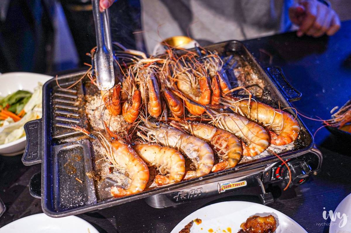 CP值爆表！全台５家海鮮燒烤吃到飽：200元烤蚵、30種海魚、滑水道撈泰國蝦