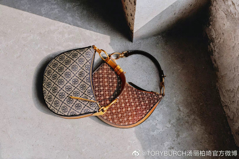 Tory Burch 宣布劉雯擔任品牌代言人！美曬2022秋冬T Monogram 月牙包～