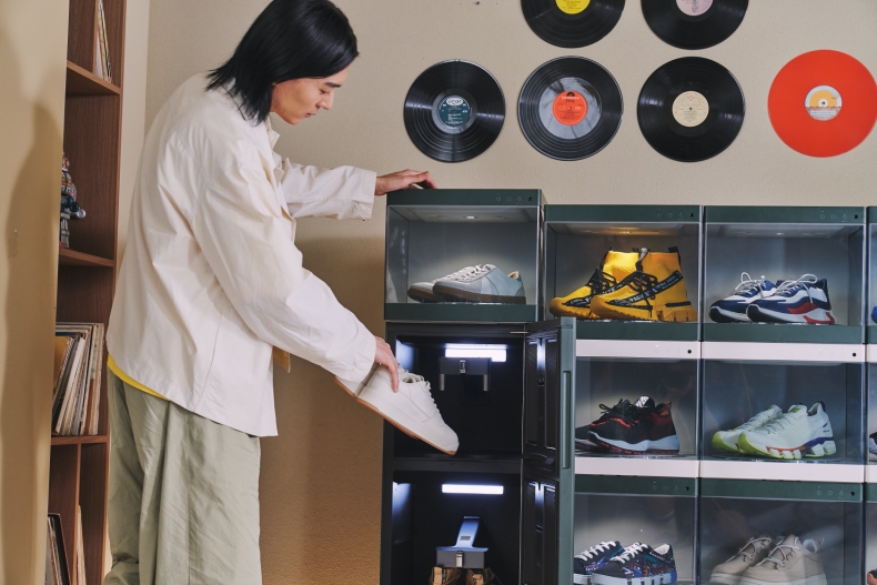 球鞋控必收！LG「智能鞋櫃」新質感系家電，360度轉盤設計自動清潔防潮！