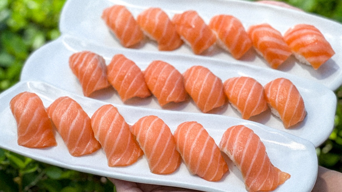 鮭魚控必訪！內行激推「炙燒鮭魚＋鮭魚卵」隱藏吃法，蛋炒飯鋪滿魚卵超誘人