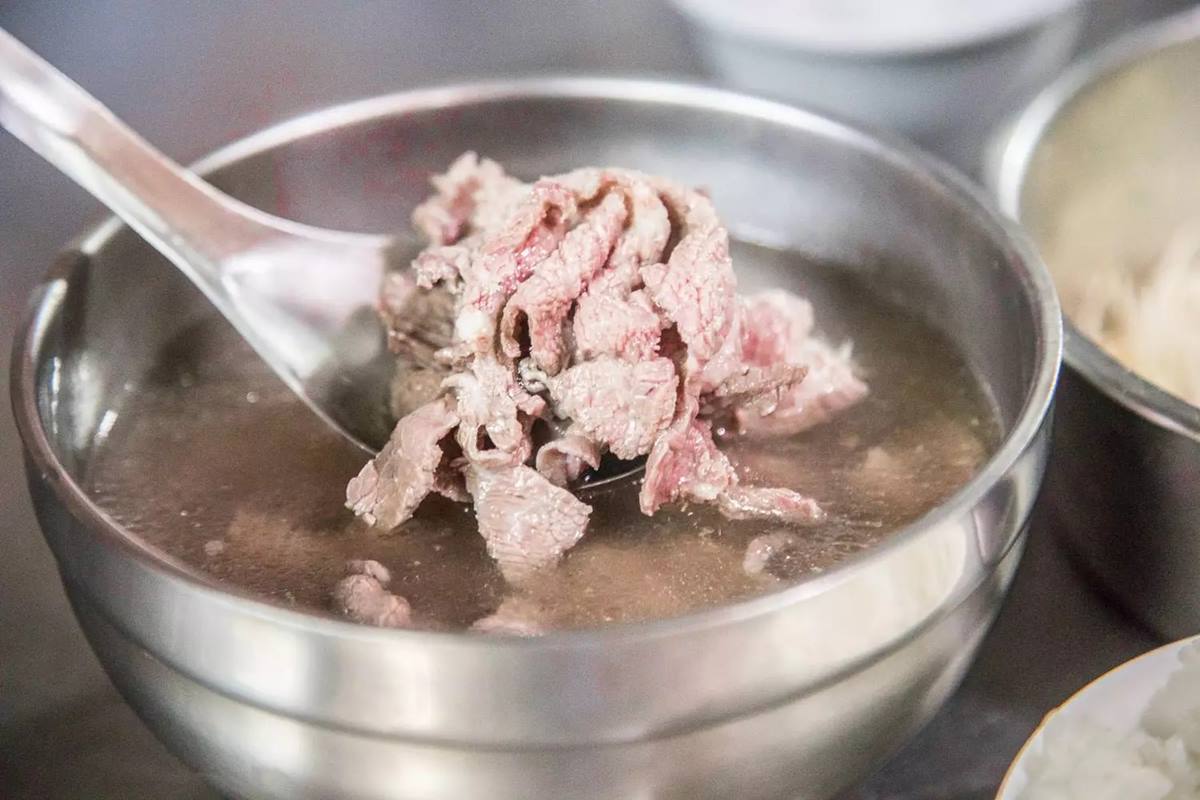 台南人口袋名單！南區５家必吃：50元脆皮鴨肉飯、24小時牛肉湯、隱藏版黑輪