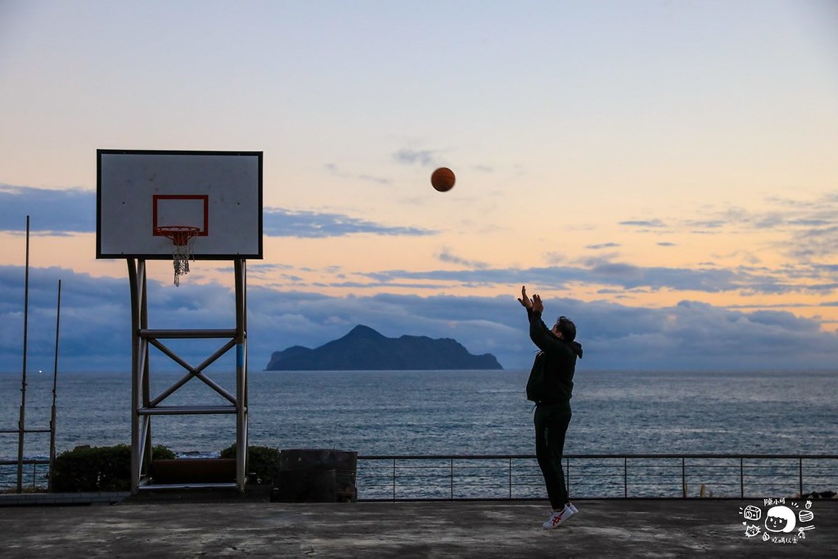 「全台最美籃球場」在宜蘭！投籃＋龜山島美景超好拍，IG賞海祕境快追