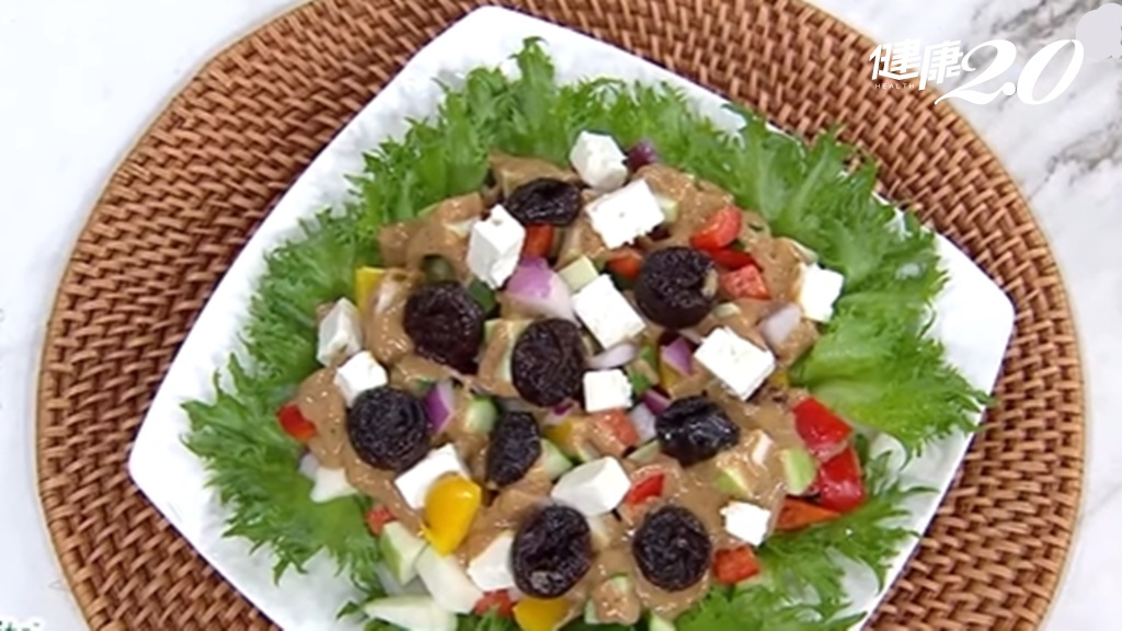 食譜／讓腸胃道更健康！歐美流行的清爽風，自製輕食優格料理－希臘優格沙拉