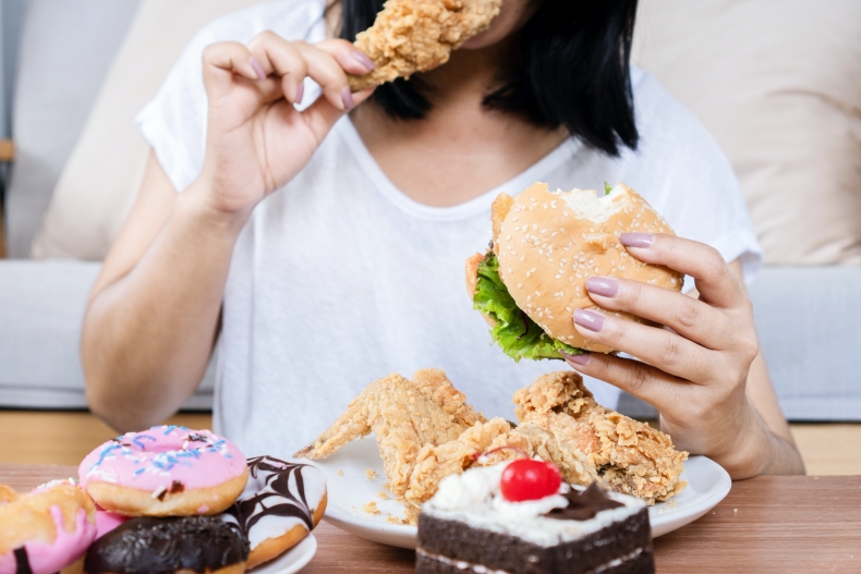 戒不掉甜食是它害的！3大症狀檢測「腎上腺疲勞」 想改善需優先做這件事！