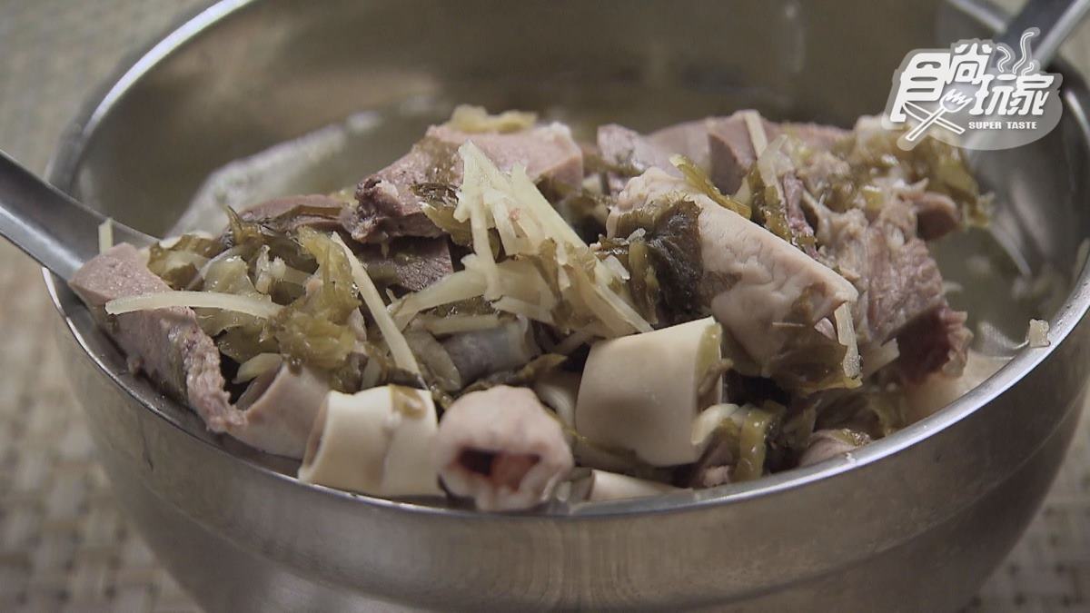 每日新鮮直送溫體豬，每碗約有２大湯匙的豬內臟。