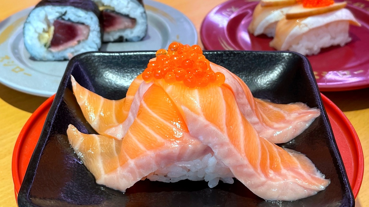 「壽司郎」鮭魚１貫僅13元！再嗑期間限定爆量「鮭山島」，網嗨：還不吃爆