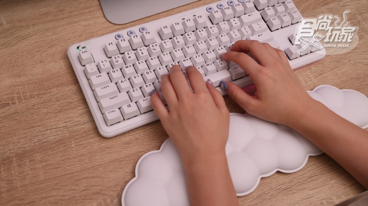 超夢幻雲朵給你靠！最新５款網美系白色鍵盤，７種燈光特效、最長可用214小時（中獎名單公布）