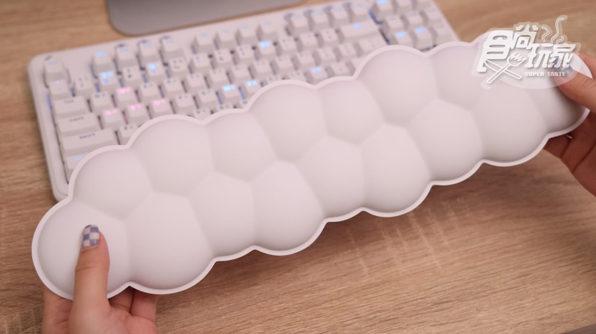 超夢幻雲朵給你靠！最新５款網美系白色鍵盤，７種燈光特效、最長可用214小時（中獎名單公布）