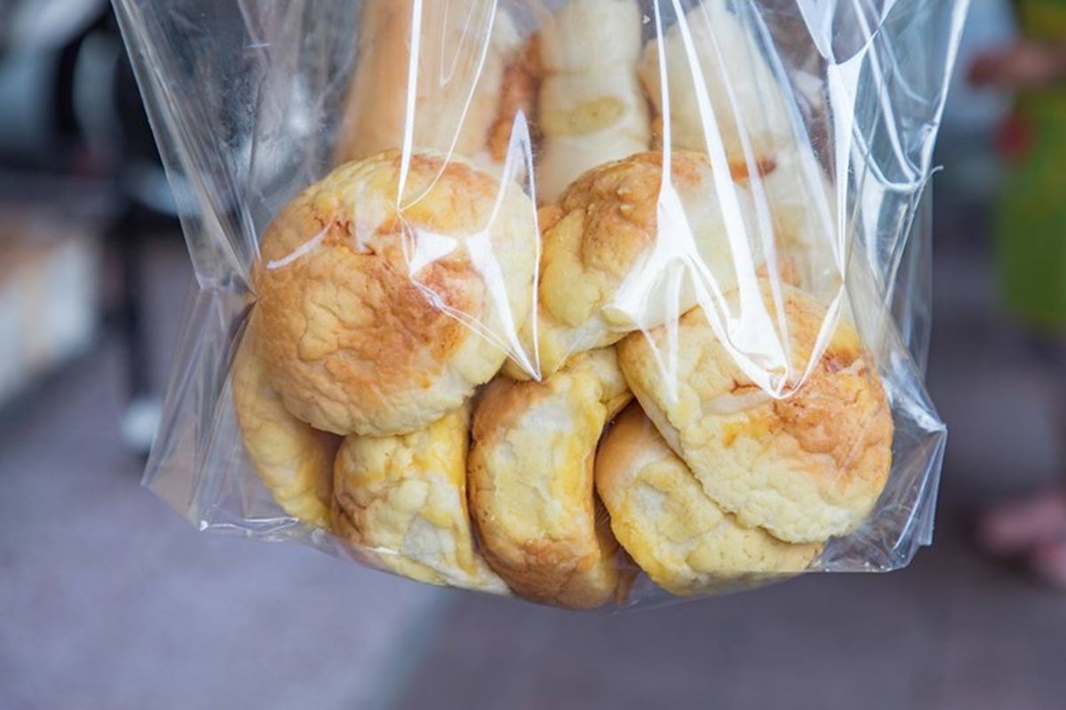 賣10元NG麵包暴紅？台北「無名麵包工廠」每到下午排爆，必搶現炸脆皮甜甜圈