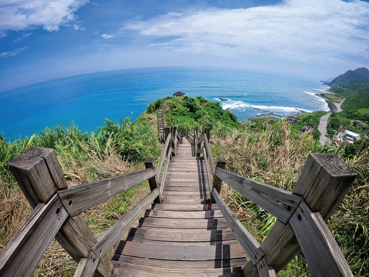輕鬆走15分鐘抵達！衝花蓮「最美木棧步道」打卡，還能賞360度絕美海景