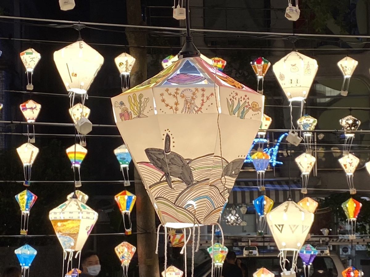 台北人逛起來！「假日主題市集」連３天快閃中山，絕美熱氣球燈海免費拍爆