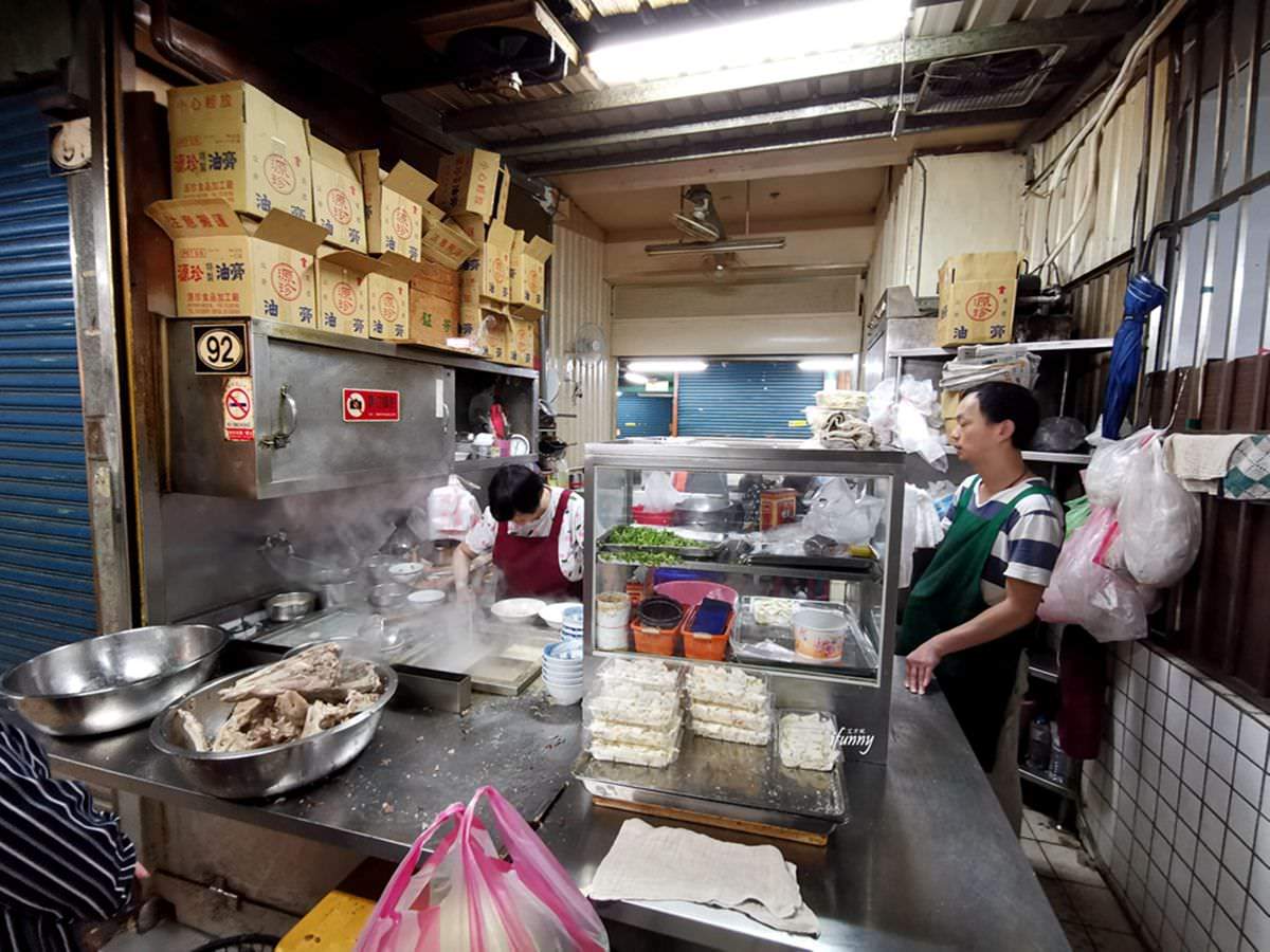 白冰冰也來排！新竹市場70年超難找「糯米水餃」攤，大骨湯＋爆漿水餃老饕愛