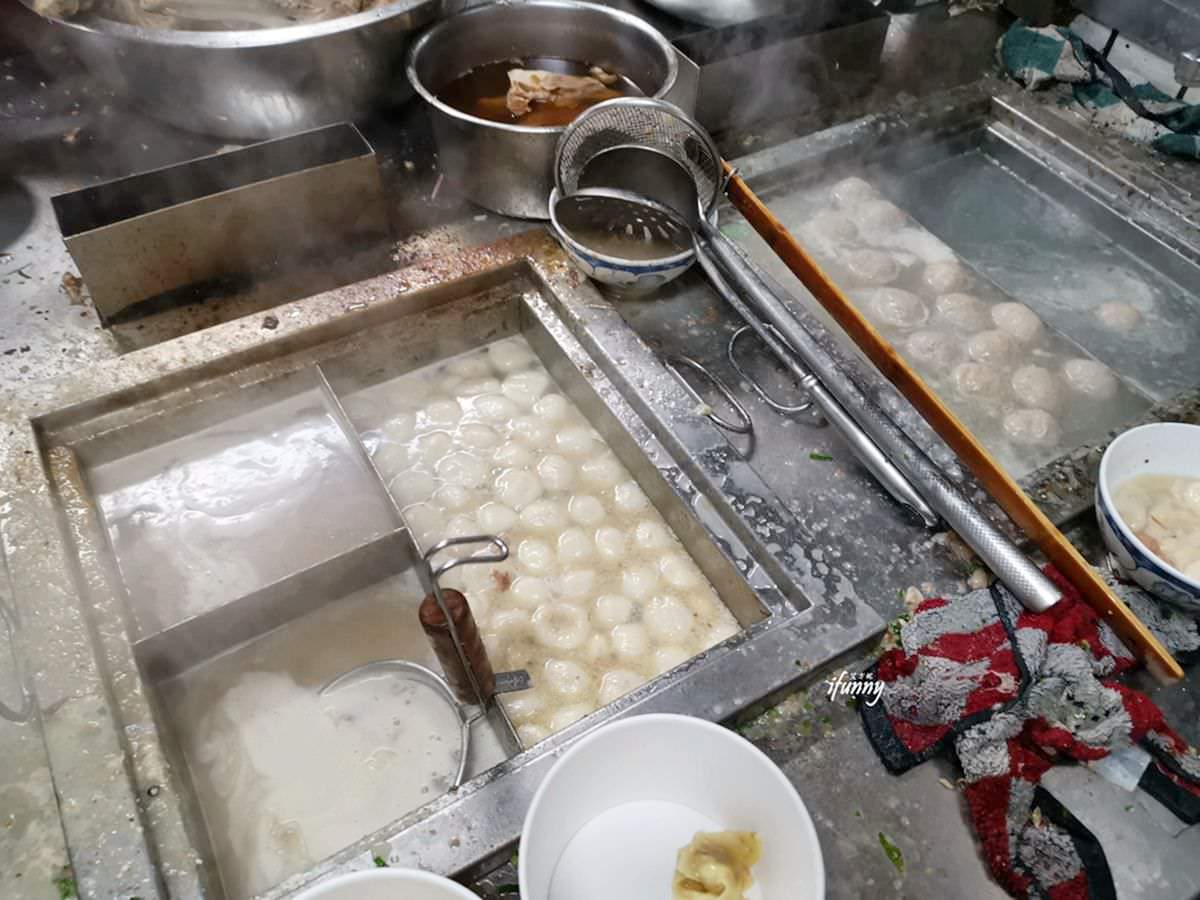 白冰冰也來排！新竹市場70年超難找「糯米水餃」攤，大骨湯＋爆漿水餃老饕愛