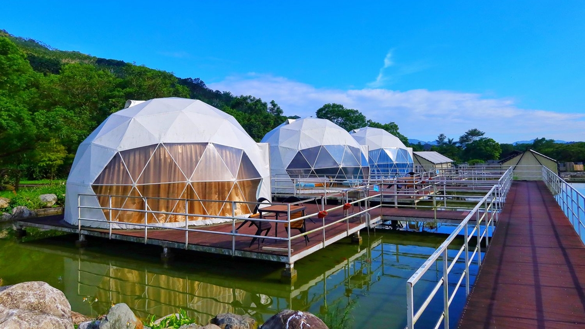 園區提供超夢幻的水上球型屋可以入住。（圖片來源：珊莎愛漂亮愛分享）