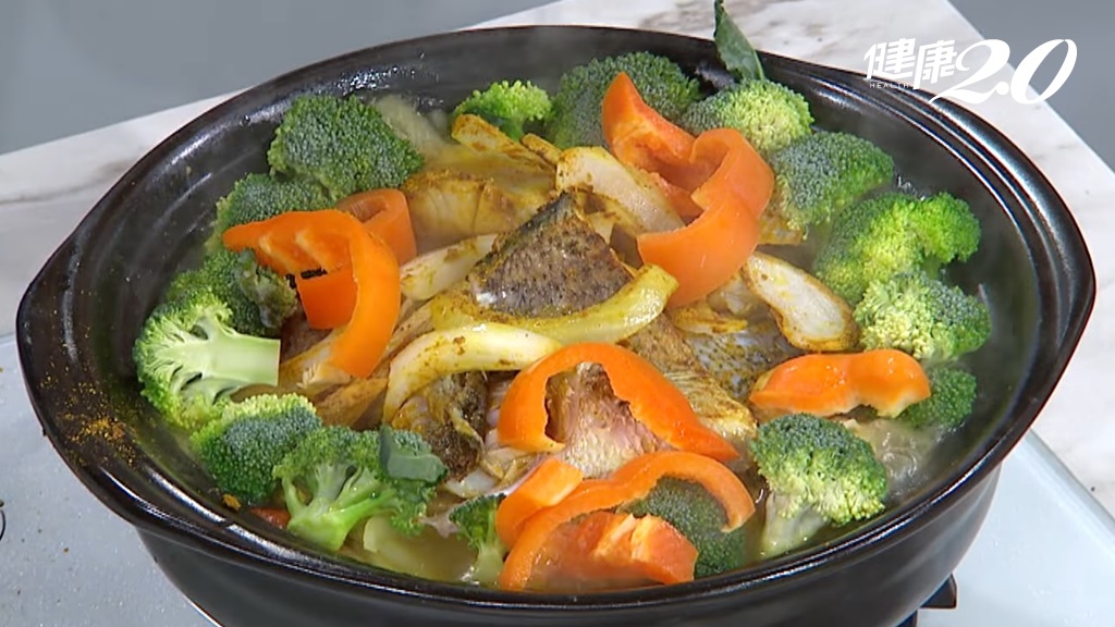 食譜／蔬菜湯美味升級！改良版「縮水湯」，不挨餓也能健康瘦－咖哩蔬菜鮮魚鍋