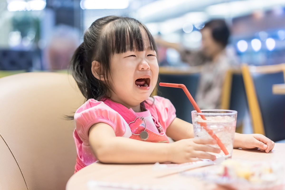 餐廳遇「家長放任小孩哭鬧」超崩潰!網友發文掀舌戰,過來人授1招解窘境 餐廳遇「家長放任小孩哭鬧」超崩潰!網友發文掀舌戰,過來人授1招解窘境