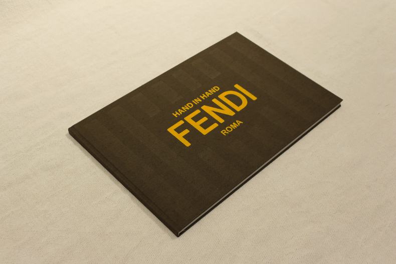 FENDI法棍包是這樣完成的！限量版專書介紹每款高超手工技術的 Baguette 包