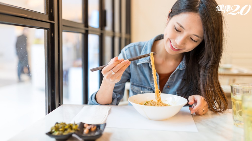 減重飲食控制 可以吃麵嗎？營養師揭「麵食4要訣」湯麵比乾麵不肥