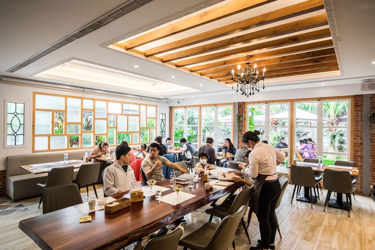 超萌貓咪吸到飽!4.9星庭園餐廳藏少見「龍貓」,必點萌翻立體貓貓歐蕾 超萌貓咪吸到飽!4.9星庭園餐廳藏少見「龍貓」,必點萌翻立體貓貓歐蕾