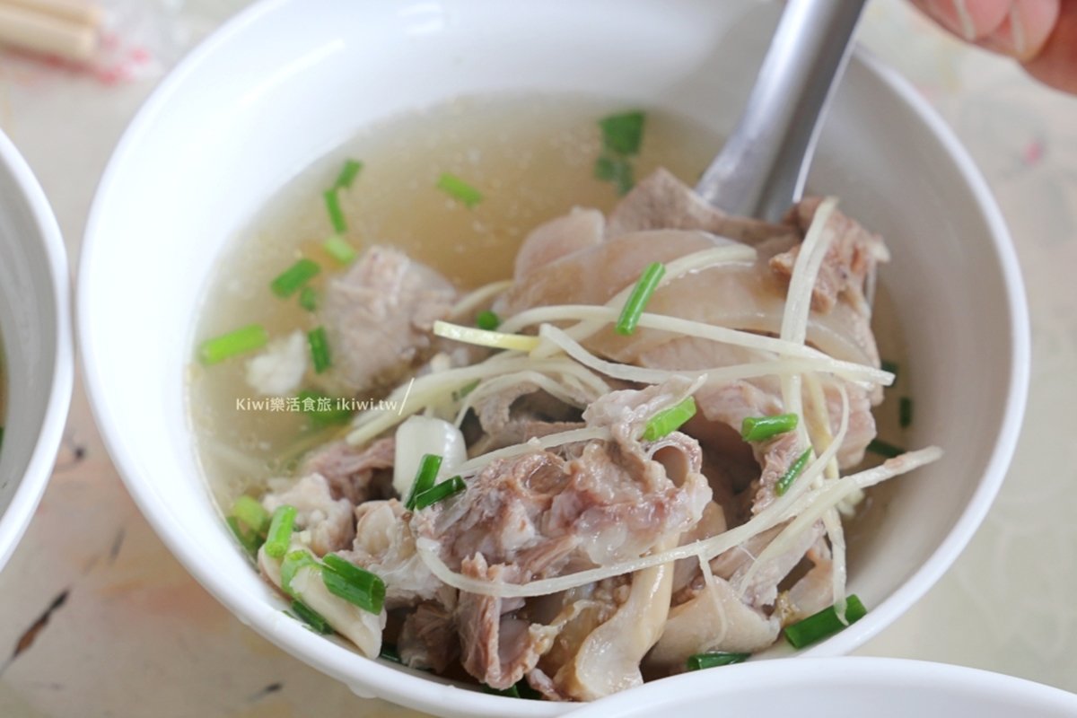 不是美食沙漠!雲林虎尾5銅板小吃:1元地瓜球、10元滿料湯、一甲子麵線 不是美食沙漠!雲林虎尾5銅板小吃:1元地瓜球、10元滿料湯、一甲子麵線