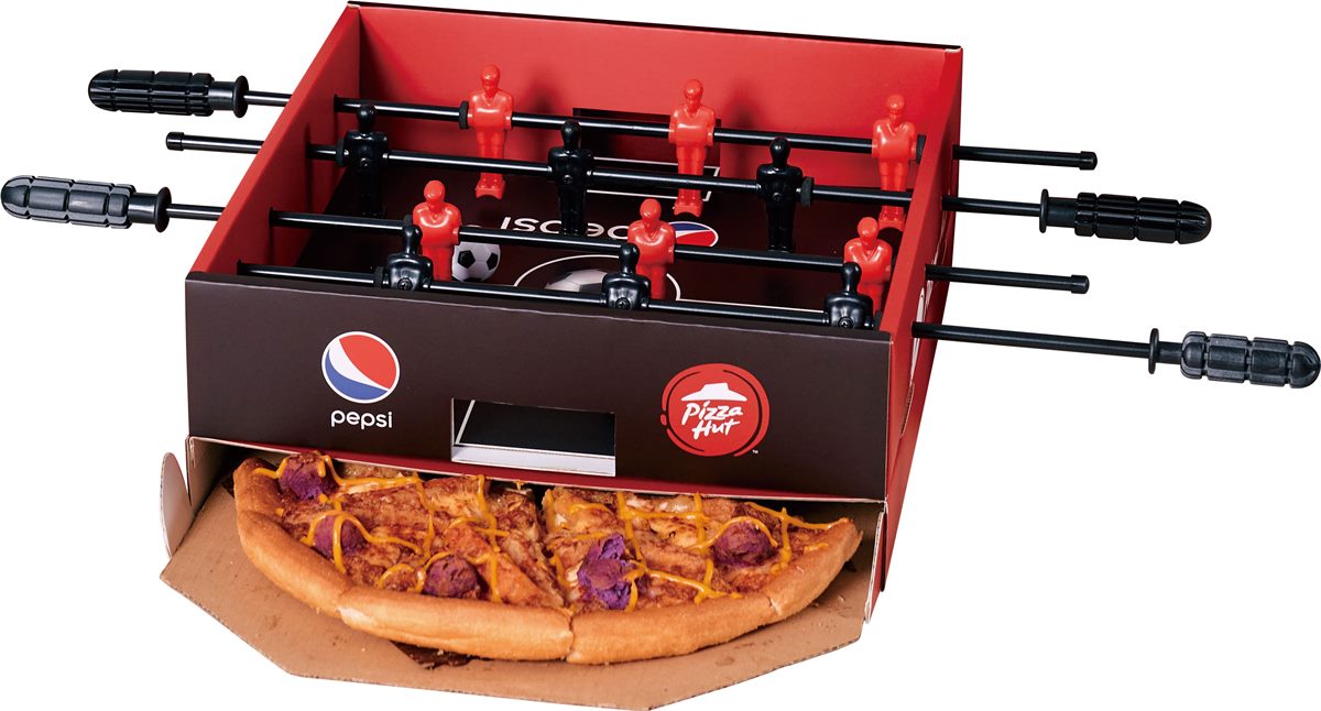 這次惹怒英國人！必勝客最新「炸魚薯條披薩」，超狂梅粉地瓜味、足球盒包裝