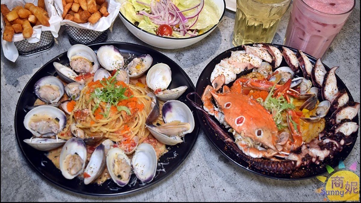 「８德司創意餐館」以浮誇的海鮮餐點在IG上暴紅，用料毫不手軟。（圖片來源：商妮吃喝遊樂）