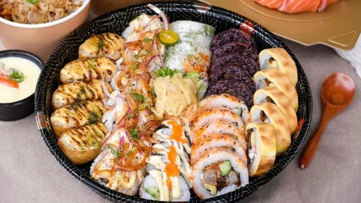 「豪華大圓盤」集結了所有熱門的壽司口味，共有38顆壽司！（圖片來源：肉依小姐吃什麼）