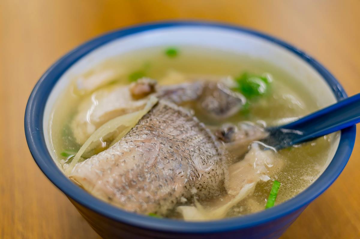 港台差很大的１道菜！港式餐廳必點「奶白色魚湯」，台灣人：魚肉去哪了？