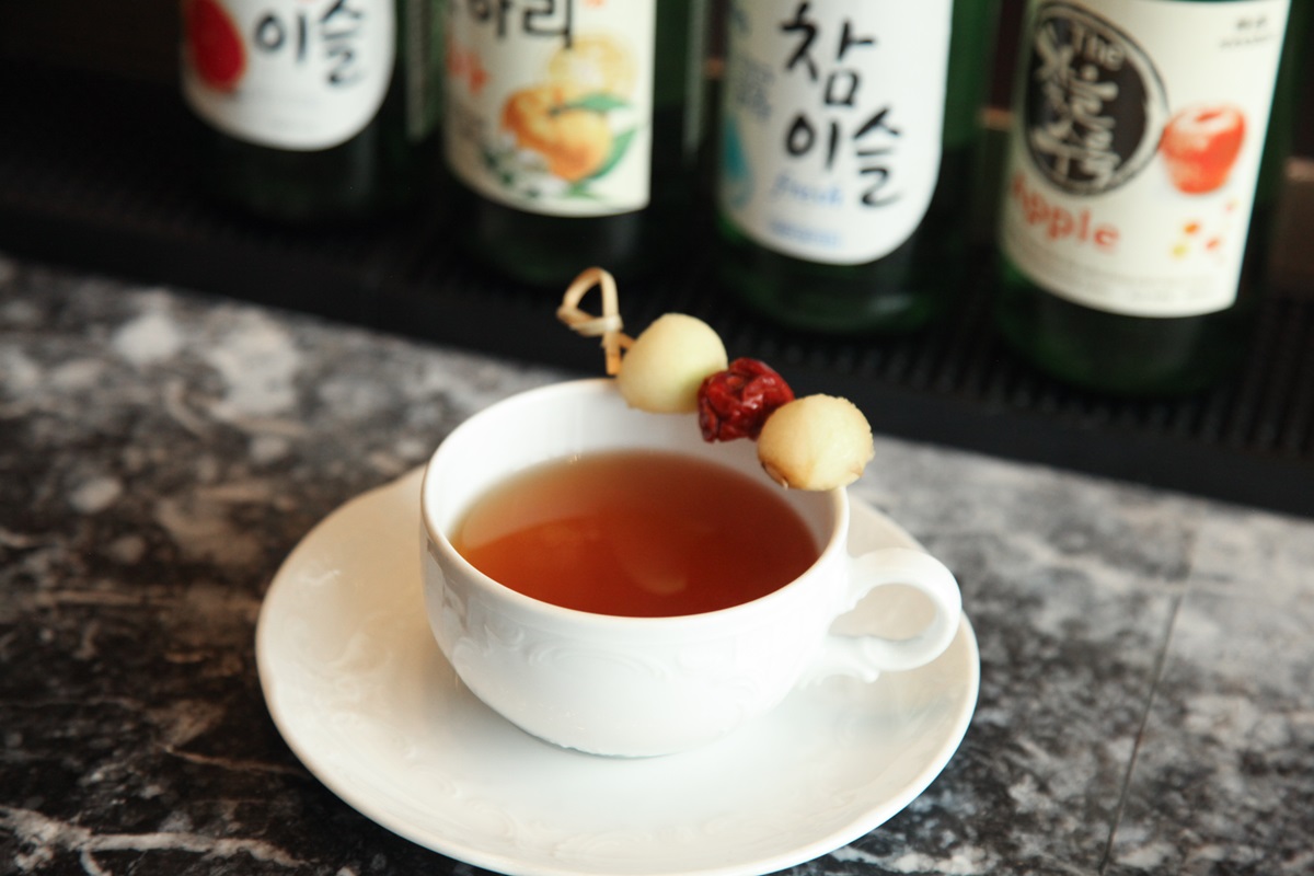 穿韓系服飾免費吃煎餅！韓式調酒喝到飽12款暢飲，香焦牛奶、水蜜桃燒酒入味