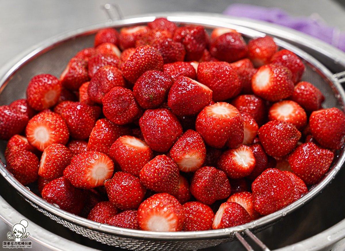 草莓季開吃！全台６家療癒草莓甜品：爆量草莓冰、夢幻草莓全餐、紅寶石蛋糕
