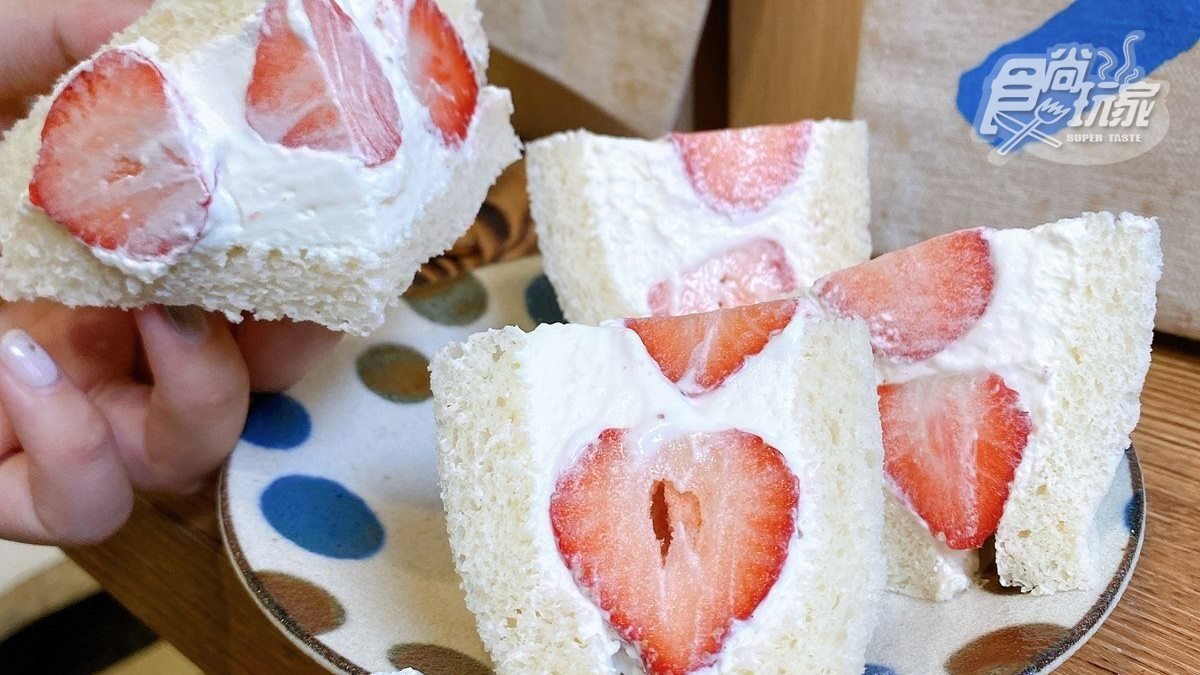 草莓生乳三明治夾入5大顆新鮮草莓、生乳鹽奶霜，甜而不膩超爽口。
