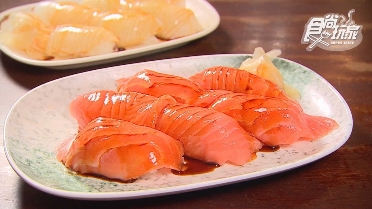 「鮭魚握壽司」鮭魚給得超大塊，根本就是巨無霸等級。