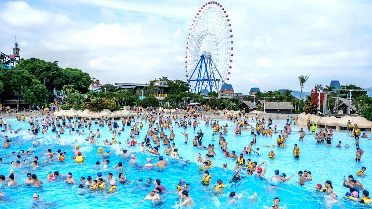 麗寶樂園內的「馬拉灣大海嘯」是入園必玩。（圖片來源：麗寶樂園）